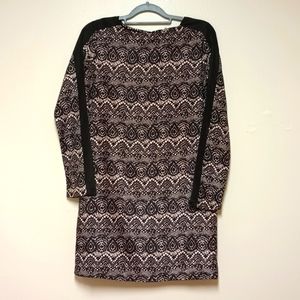 Mossimo women's dress Black & Tan, XS,long sleeves, shift satin dress. Worn.